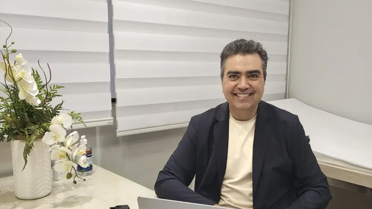 Dr. Ruston Louback em consulta no consultório da Masterclin Urologia, em Manhuaçu-MG